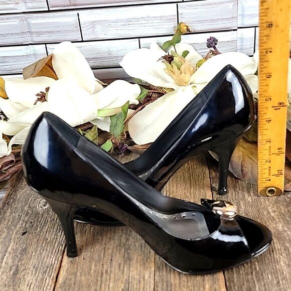 BCBG heeled pumps Size 6.5B - Picture 6 of 7